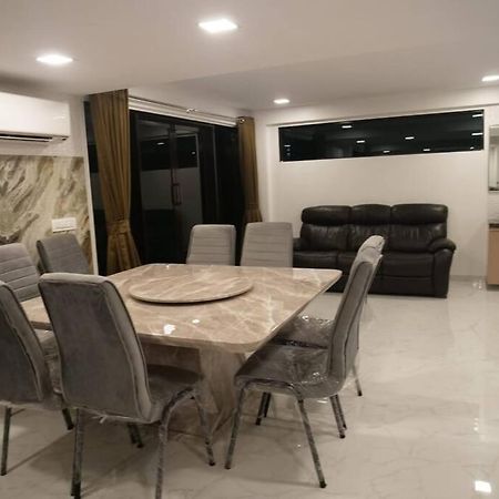 Stayhaven Starmount 4Bhk & Pool Mumbai Kültér fotó