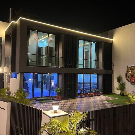 Stayhaven Starmount 4Bhk & Pool Mumbai Kültér fotó