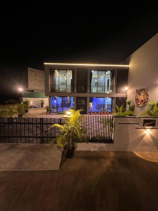 Stayhaven Starmount 4Bhk & Pool Mumbai Kültér fotó