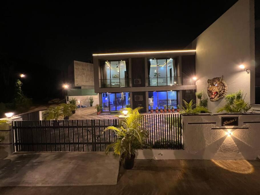 Stayhaven Starmount 4Bhk & Pool Mumbai Kültér fotó