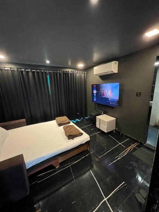 Stayhaven Starmount 4Bhk & Pool Mumbai Kültér fotó